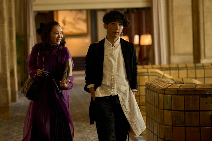 飯豊まりえ、高橋一生(C)2023「岸辺露伴 ルーヴルへ行く」製作委員会(C)LUCKY LAND COMMUNICATIONS/集英社