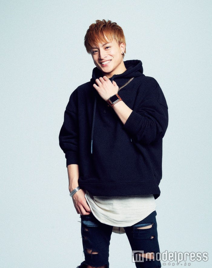 白濱亜嵐/「steady.」4月号より(画像提供:宝島社)