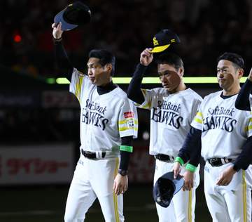 先勝のソフトバンク・小久保監督 初戦MVPに庄子を選出「庄子のあのプレーがなければ」二回に見せた好守を称賛