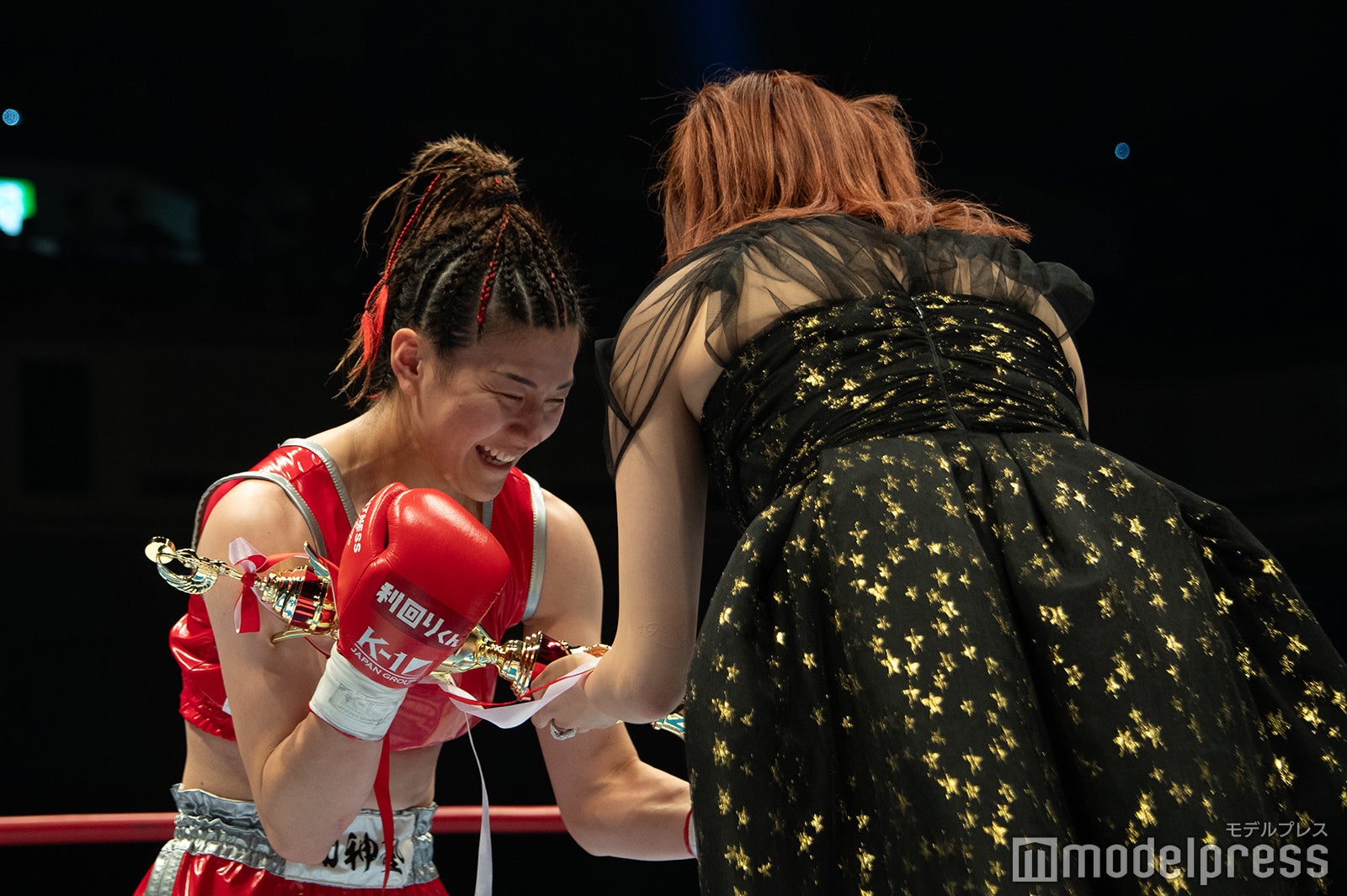 岩尾力選手、安斉かれん（C）モデルプレス