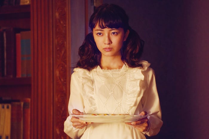 小島梨里杏(C)2017「暗黒女子」製作委員会(C)秋吉理香子/双葉社