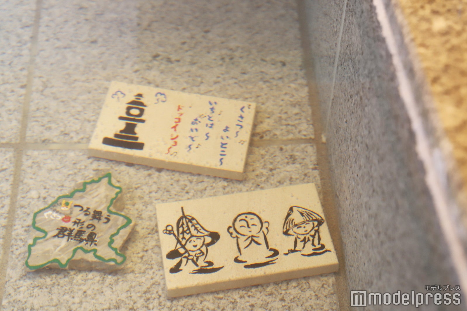 色や形がくっきりと浮かび上がる百年石アート。旅の思い出にぴったり（C）モデルプレス