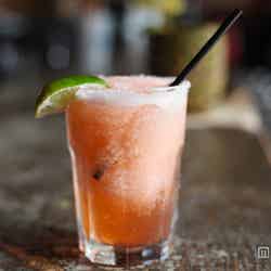 女性に嬉しいカラフルなカクテルも充実