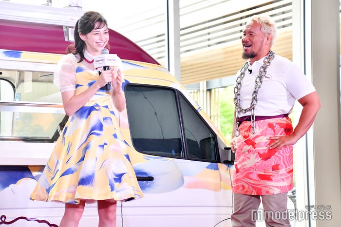 中条あやみ、真壁刀義選手(C)モデルプレス