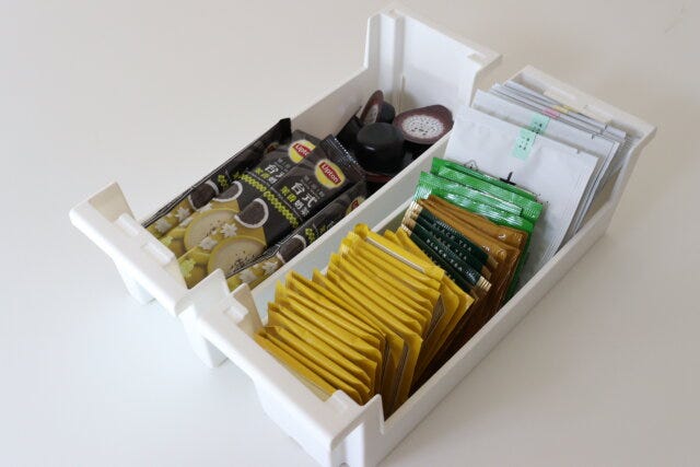 積み重ね缶詰ストッカー