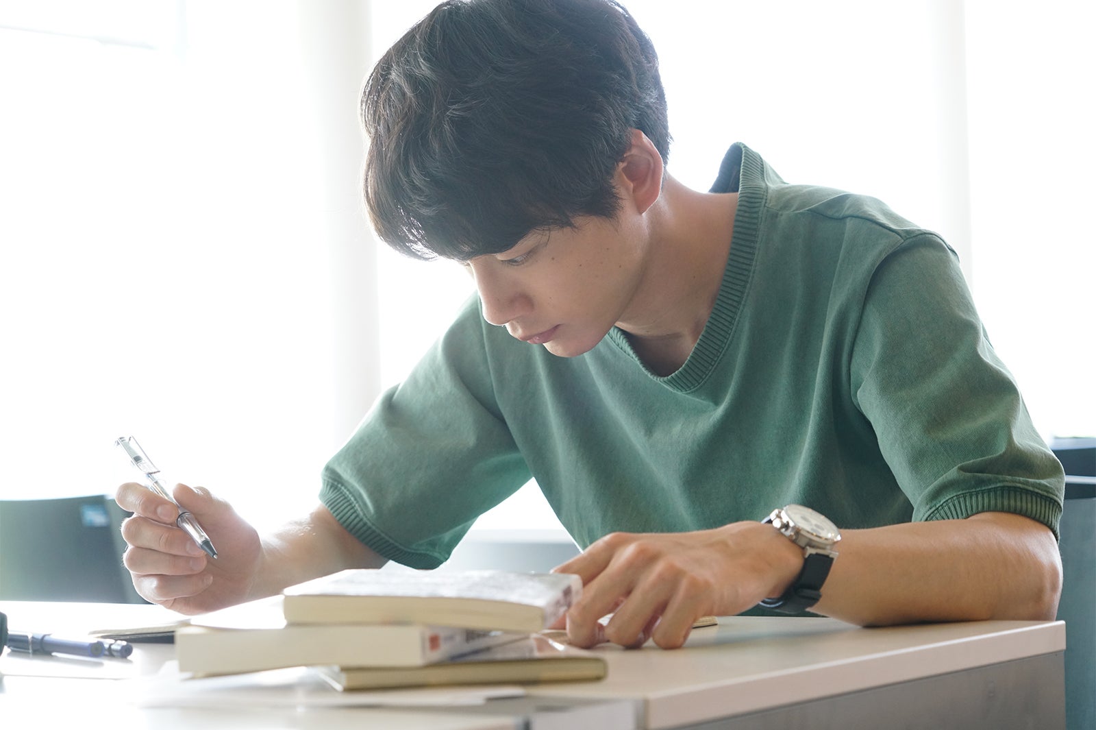 坂口健太郎（C）「君と100回目の恋」製作委員会