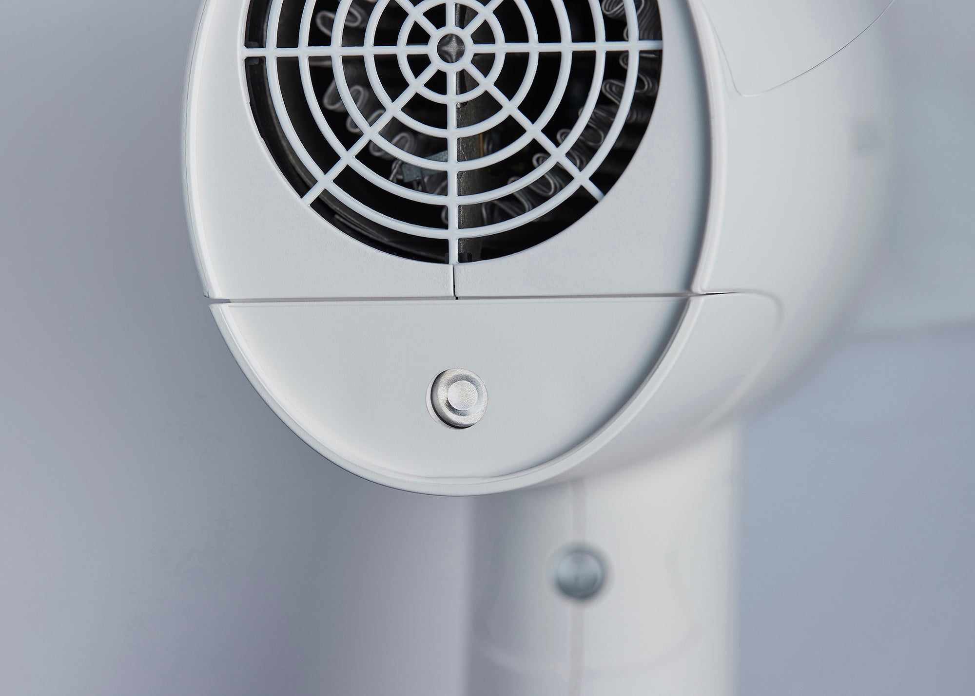 ミスト噴射で潤いを補給しながら乾かす（提供画像）