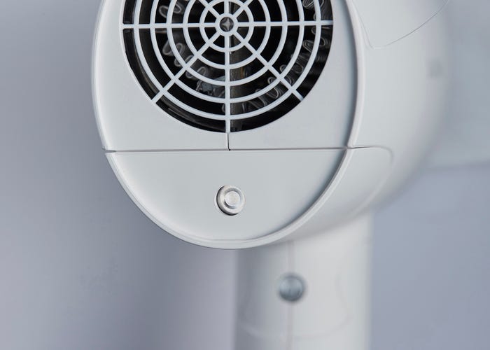 ミスト噴射で潤いを補給しながら乾かす(提供画像)