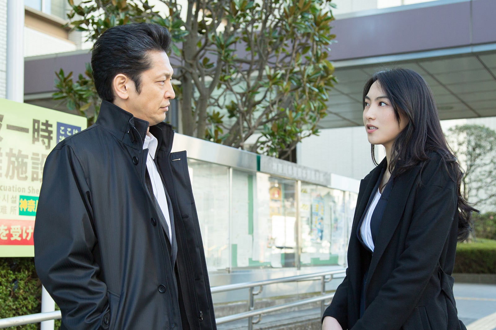 オトナの土ドラ「オーファン・ブラック～七つの遺伝子～」＃2（右から）青山沙羅役（知英）、金城剛役（岡田浩暉）／画像提供：東海テレビ