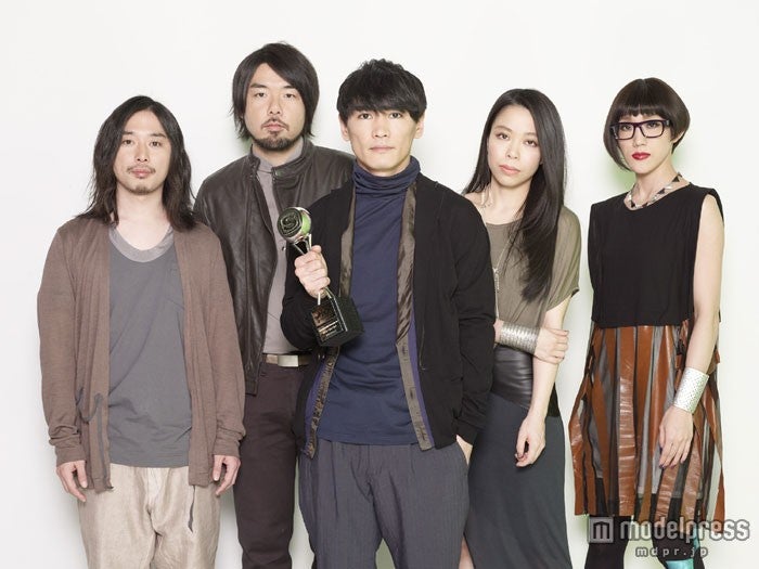 「BEST ARTIST」を受賞したサカナクション