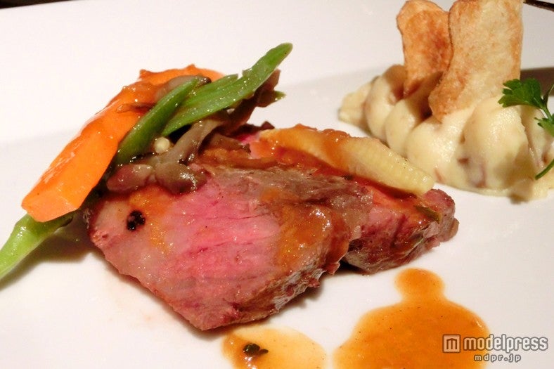 サーロインのグリル 仔牛すね肉の煮込み入りポテトのピュレ添え