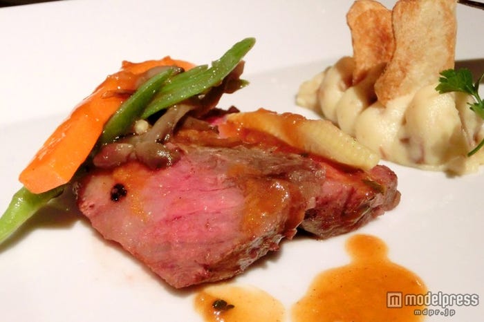 サーロインのグリル 仔牛すね肉の煮込み入りポテトのピュレ添え