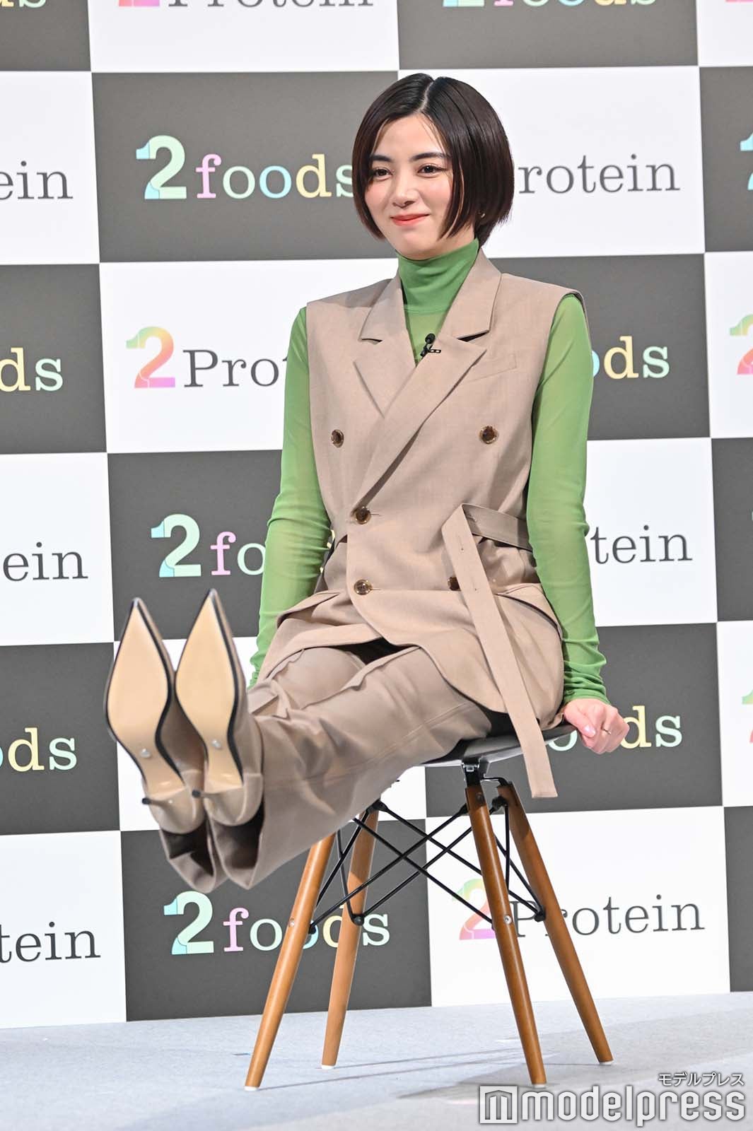 エクササイズをしながら質問に答える池田エライザ（C）モデルプレス