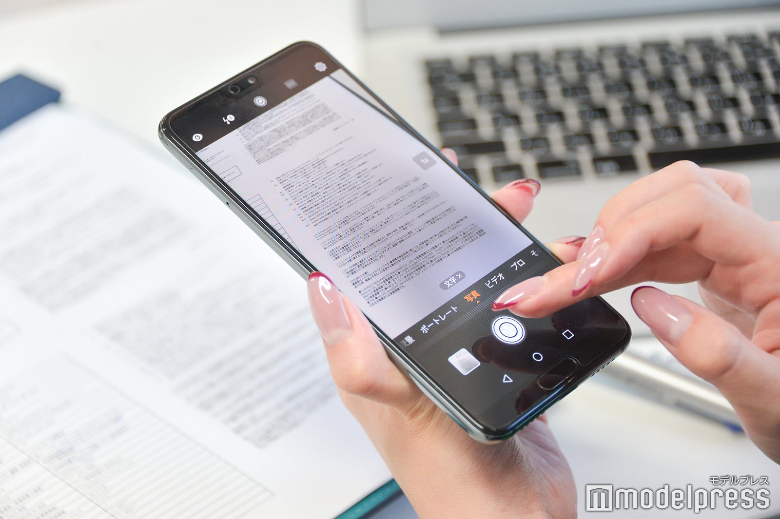 接写でも認識できる高画質レンズを搭載（C）モデルプレス