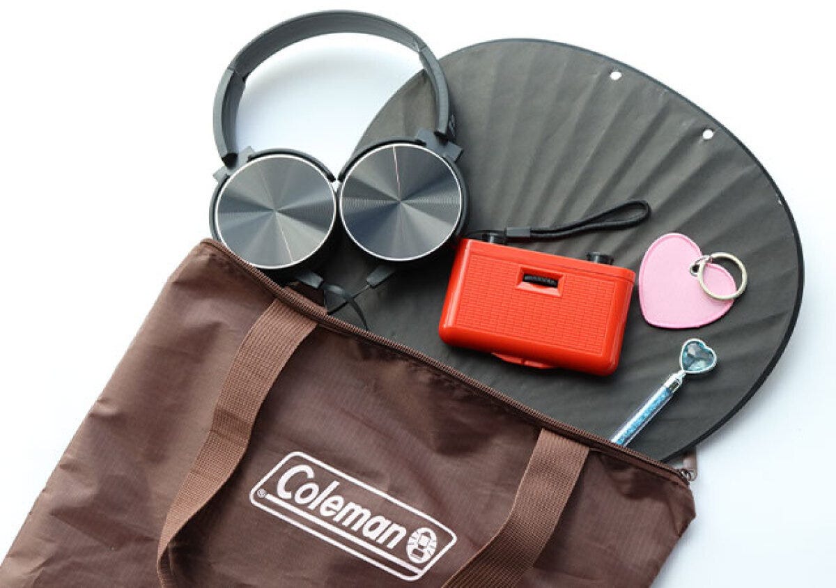 宝島社雑誌付録のsweet2026年2月号のコールマンのジップつきトートバッグ＆クロワッサン形ポーチチャーム4