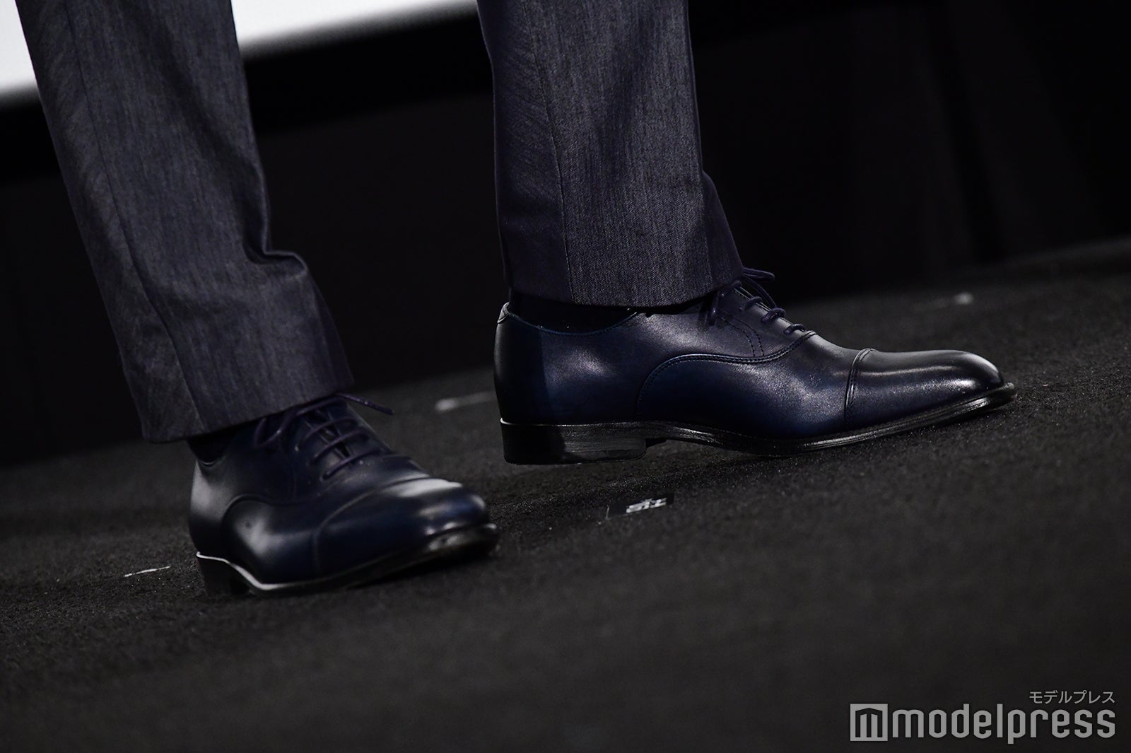 稲垣吾郎の足元（C）モデルプレス