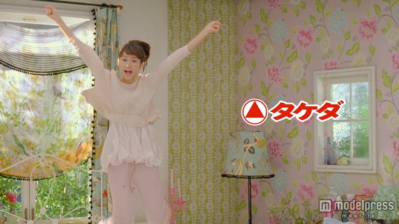 桐谷美玲／「アリナミンRオフ」の新CM「元気を満たす花」編