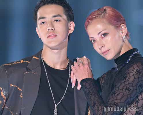 土屋アンナ、イケメン息子・澄海と6年ぶり「TGC」で親子ランウェイ<TGC2023A/W>