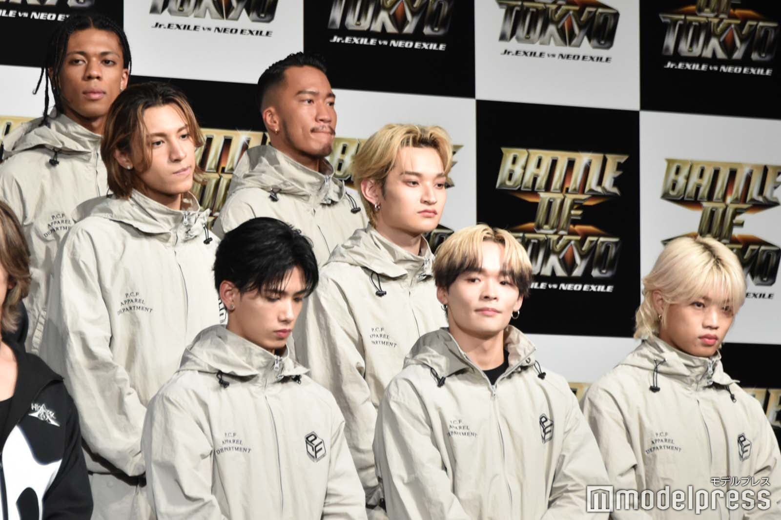 （後列）JIMMY、剣（中列）WESSA、渡邉廉（前列）小波津志、中西椋雅、半田龍臣／PSYCHIC FEVER（C）モデルプレス