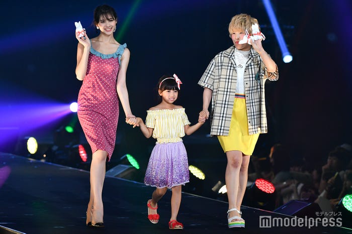 アンジェラ芽衣、岡田花菜(キッズモデル)、ガンバレルーヤまひる (C)モデルプレス