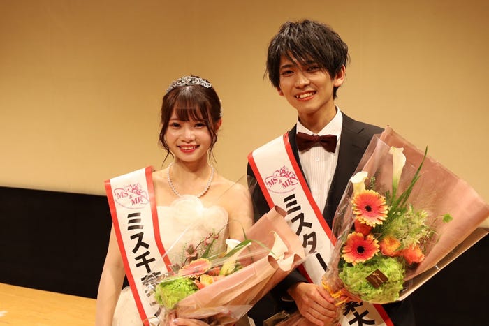 「ミス千葉大」グランプリの宮崎ゆあはさん、「ミスター千葉大」グランプリの芝田敦史さん(提供写真)