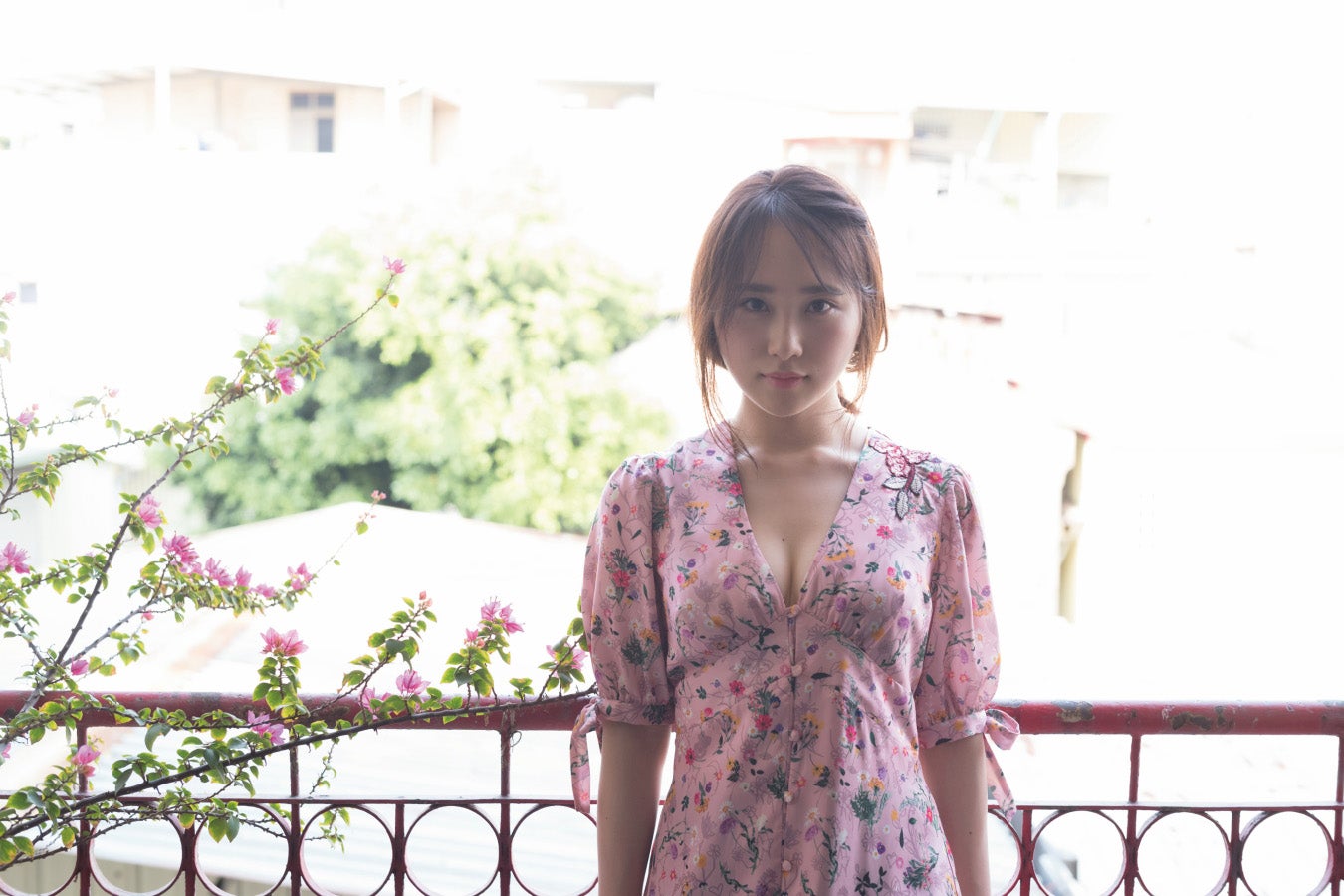 高橋朱里【撮影：佐藤裕之／高橋朱里1st写真集 曖昧な自分（講談社）より】