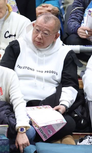 大相撲 TV中継映りまくり笑福亭鶴瓶→後ろ席にも有名芸人 騒然「わあお久しぶり」「凄い2ショット！」「中継にめちゃ映ってた」「そんな事あるの！？」