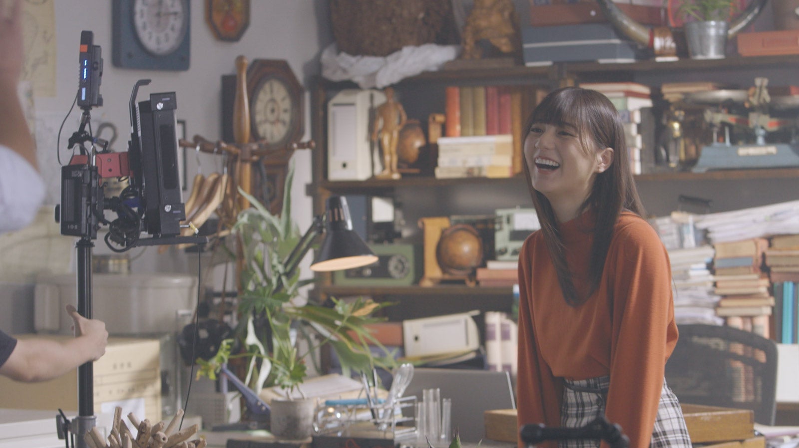 小坂菜緒／CMメイキングカット（提供写真）