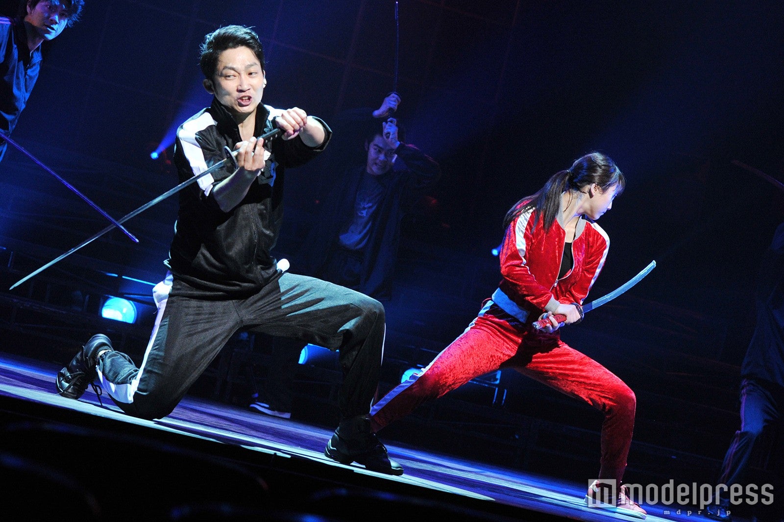 （左から）NON STYLE石田明、松井玲奈（C）モデルプレス