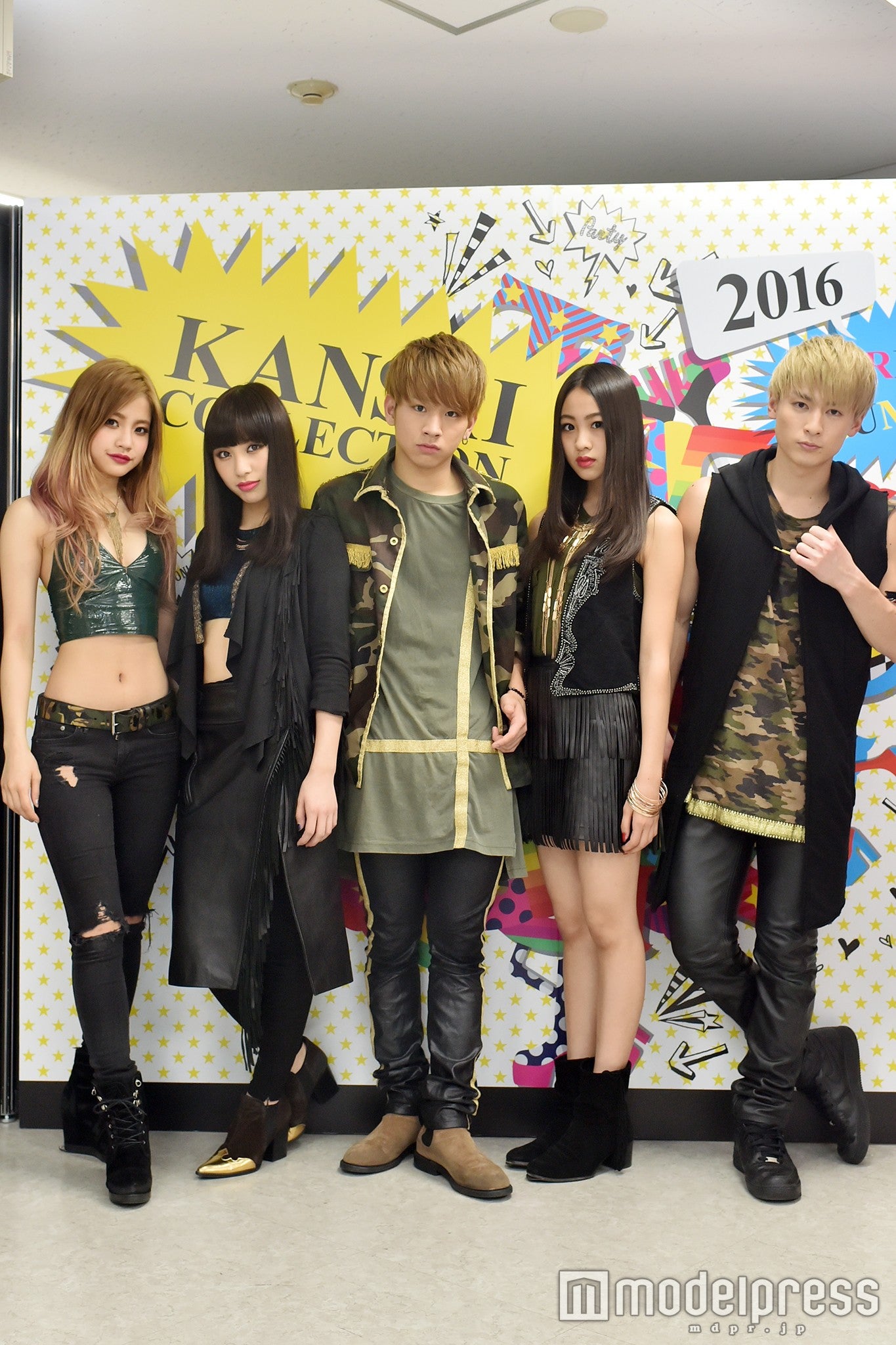 lol（左から）hibiki、honoka、佐藤友祐、moca、小見山直人（C）モデルプレス