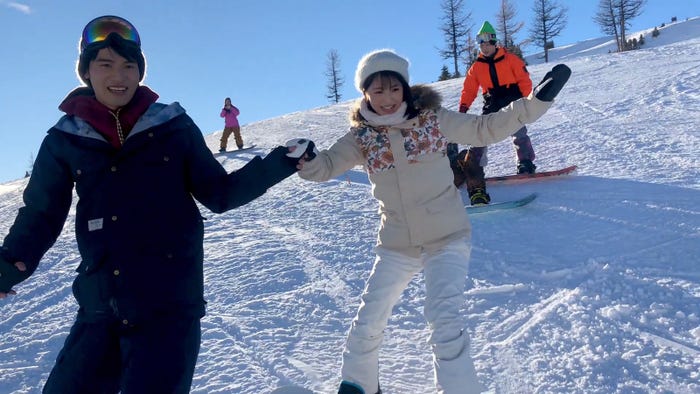 岡田健史、浜辺美波/2019年度「JR SKISKI」CMより(提供写真)