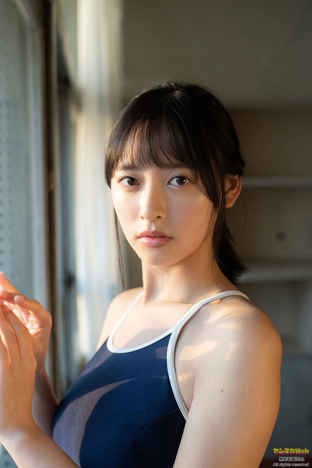 「ミスマガジン」大槻りこ、スク水＆制服姿で青春を体現