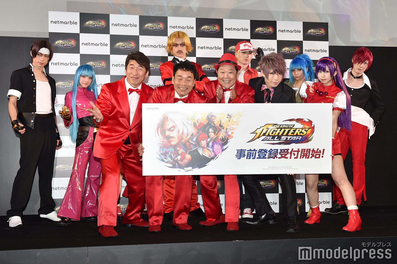 （前列左から）ダチョウ倶楽部、歌広場淳、えなこ（後列はコスプレイヤー） （C）モデルプレス