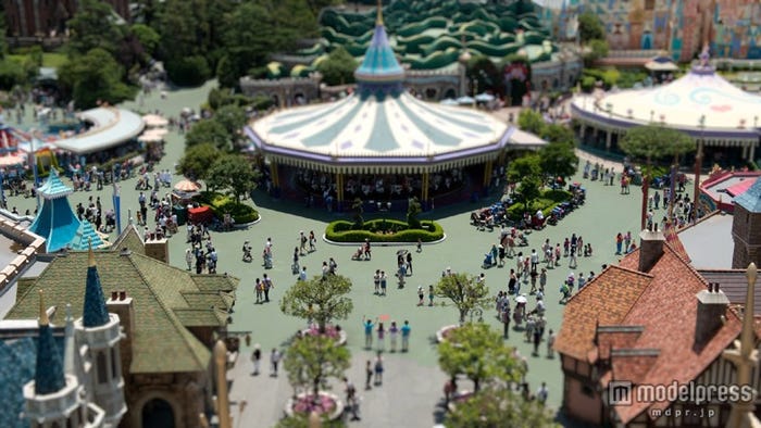 昼のパーク(C)Disney