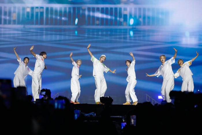 aoen「Weverse Con」RAINトリビュートステージ(C)2026 Weverse Con Festival