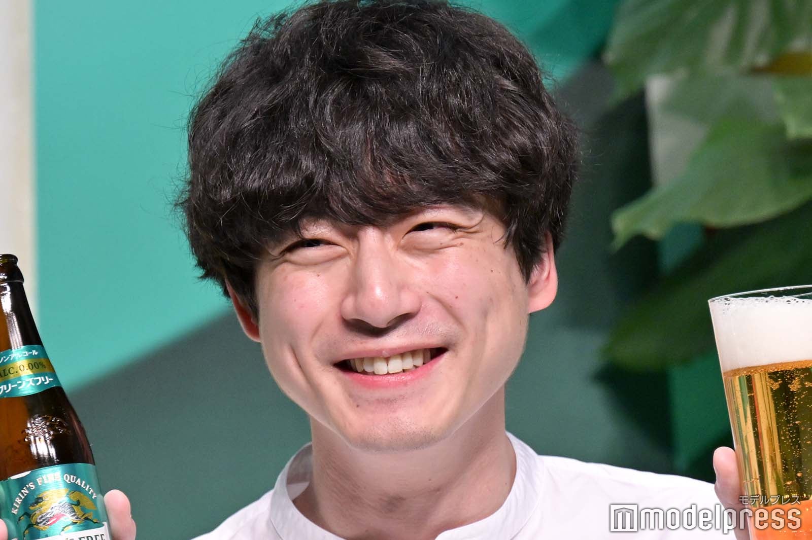 笑顔を浮かべる坂口健太郎（C）モデルプレス