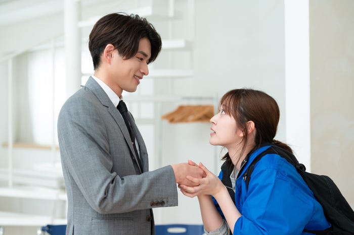 白洲迅、鈴木愛理/「ANIMALS-アニマルズ-」第1話より(C)AbemaTV, Inc.