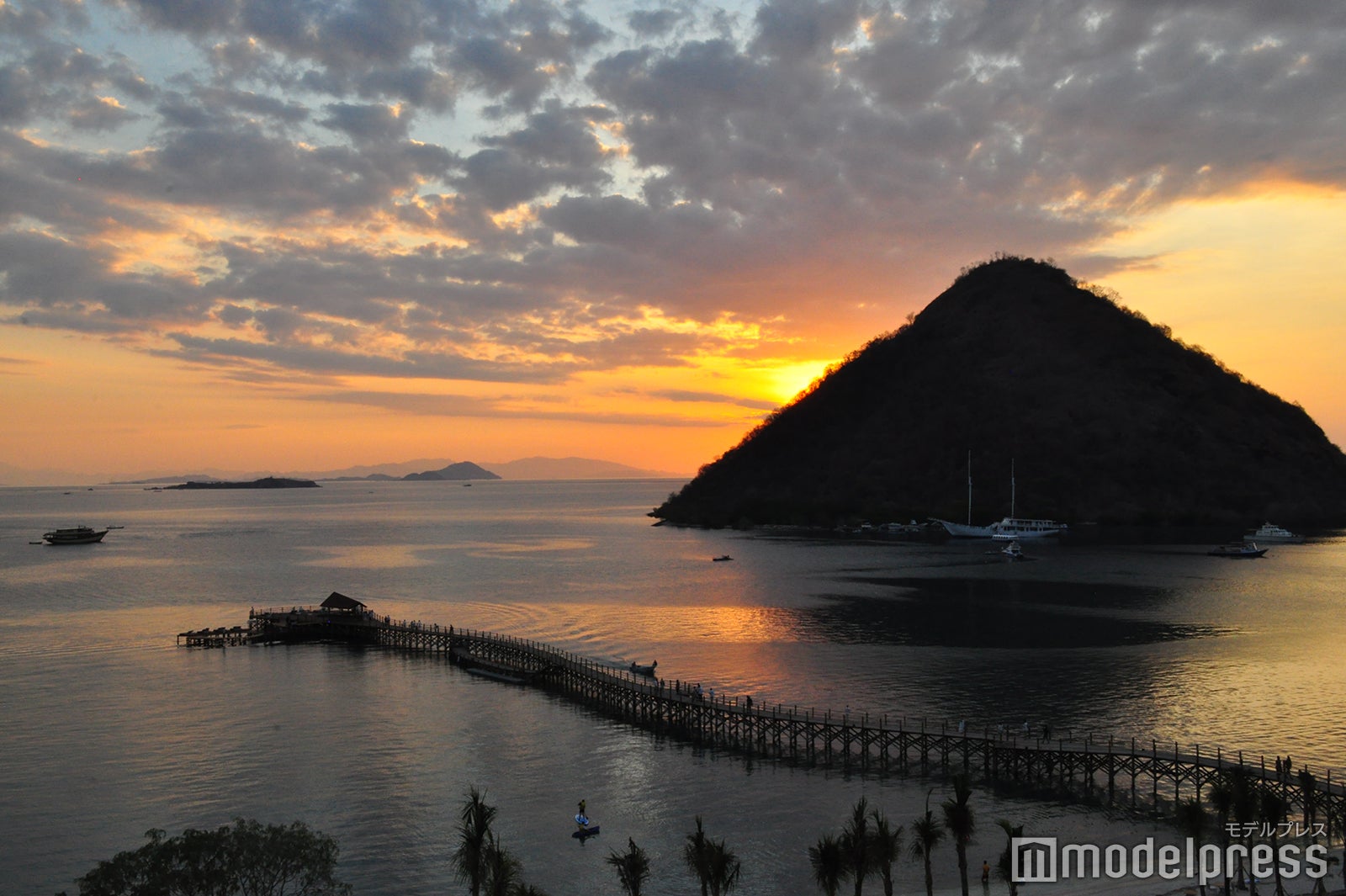 バルコニーからの美しい夕景（C）モデルプレス