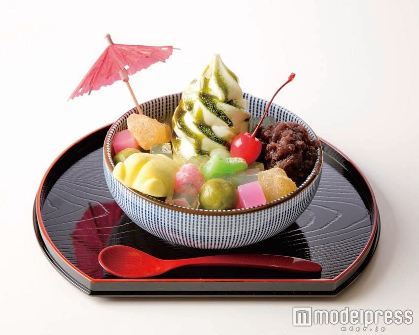 「ぐでらっくすソフトクリームあんみつ　」1，250円（税抜）／画像提供：クリエイト・レストランツ