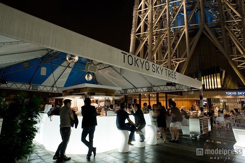 気軽に立ち飲みも出来るバーカウンター
