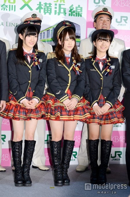 AKB48「チーム神奈川」（左から）岡田奈々、川栄李奈、大島涼花