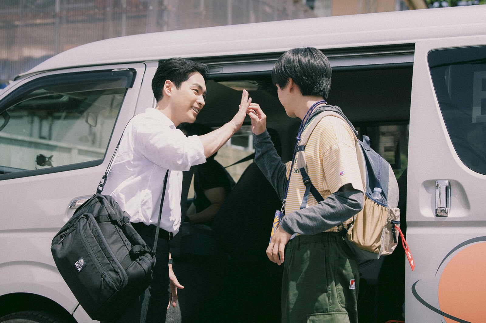 柳楽優弥、坂東龍汰「ライオンの隠れ家」第1話（C）TBS