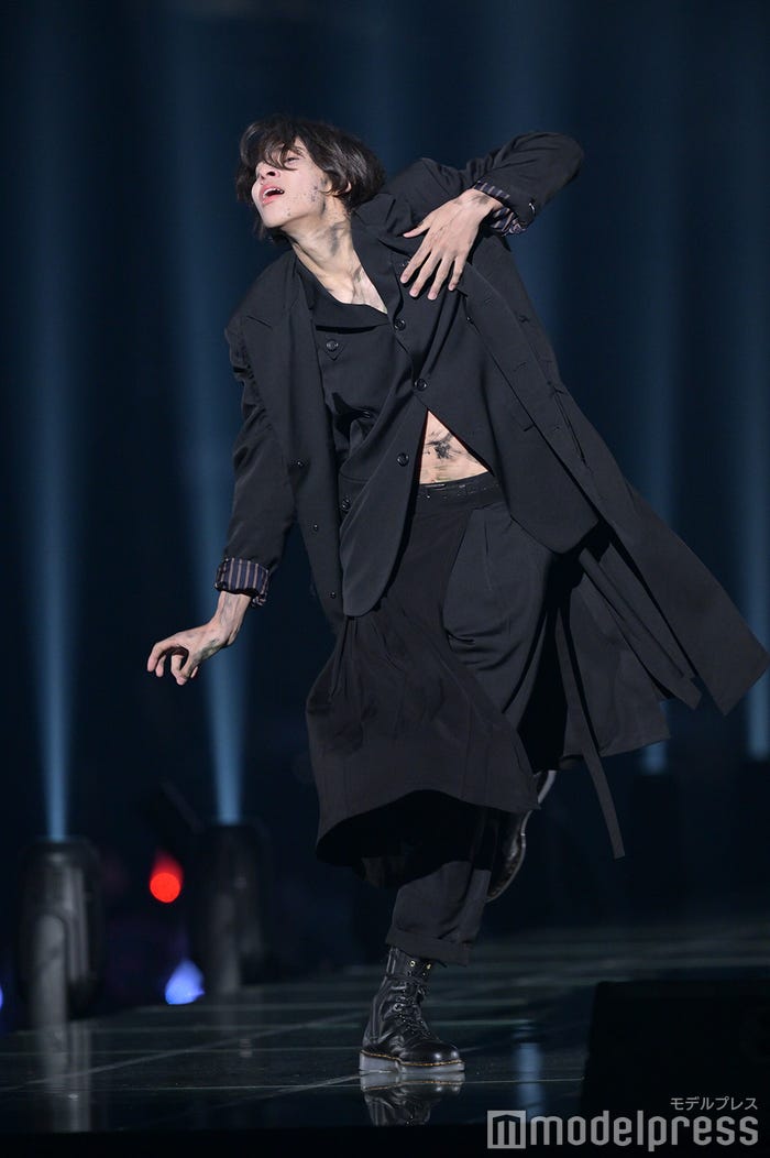 「ヨウジヤマモト」とのスペシャルステージを披露したラウール(C)モデルプレス