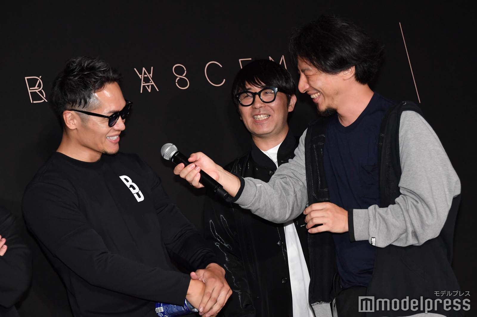 飯田将成、ひろゆき（C）モデルプレス