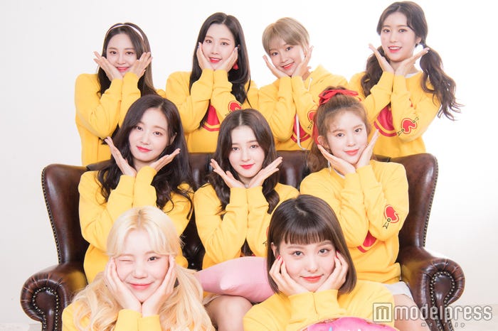 MOMOLAND(上段左から)テハ、ナユン、ヘビン、ジェイン(中段左から)ヨンウ、ナンシー、デイジー(下段左から)ジュイ、アイン(C)モデルプレス