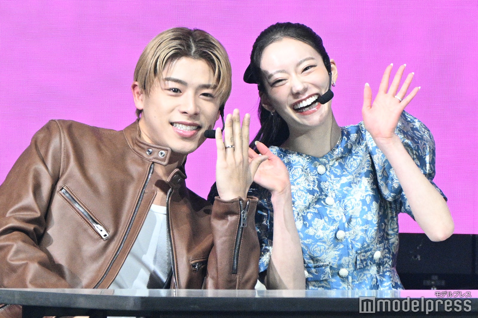 なこなこカップル「YTFF」サプライズ登場「なこなこ夫婦でーす」