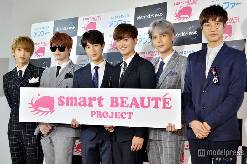 超新星（左から）ユナク、ソンジェ、ソンモ、グァンス、ジヒョク、ゴニル 