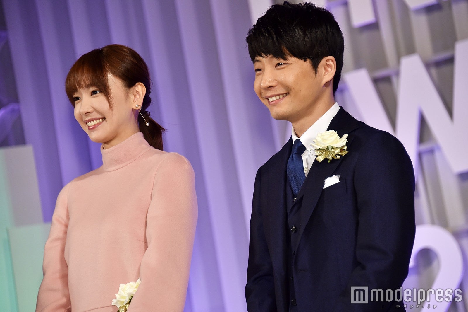 星野源＆新垣結衣、結婚を発表 連名直筆署名で報告「逃げ恥SP」再会きっかけに交際スタート - モデルプレス