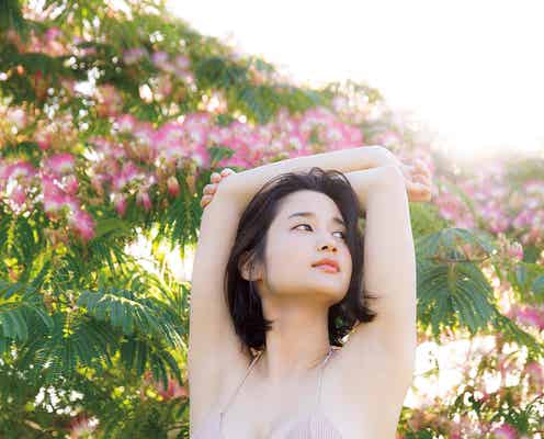 “巨乳すぎるレポーター”出口亜梨沙、豊満バスト限界露出 美ヒップもくっきり