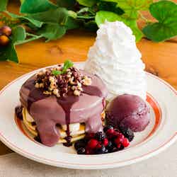 アサイーパンケーキ税込1,958円/提供画像